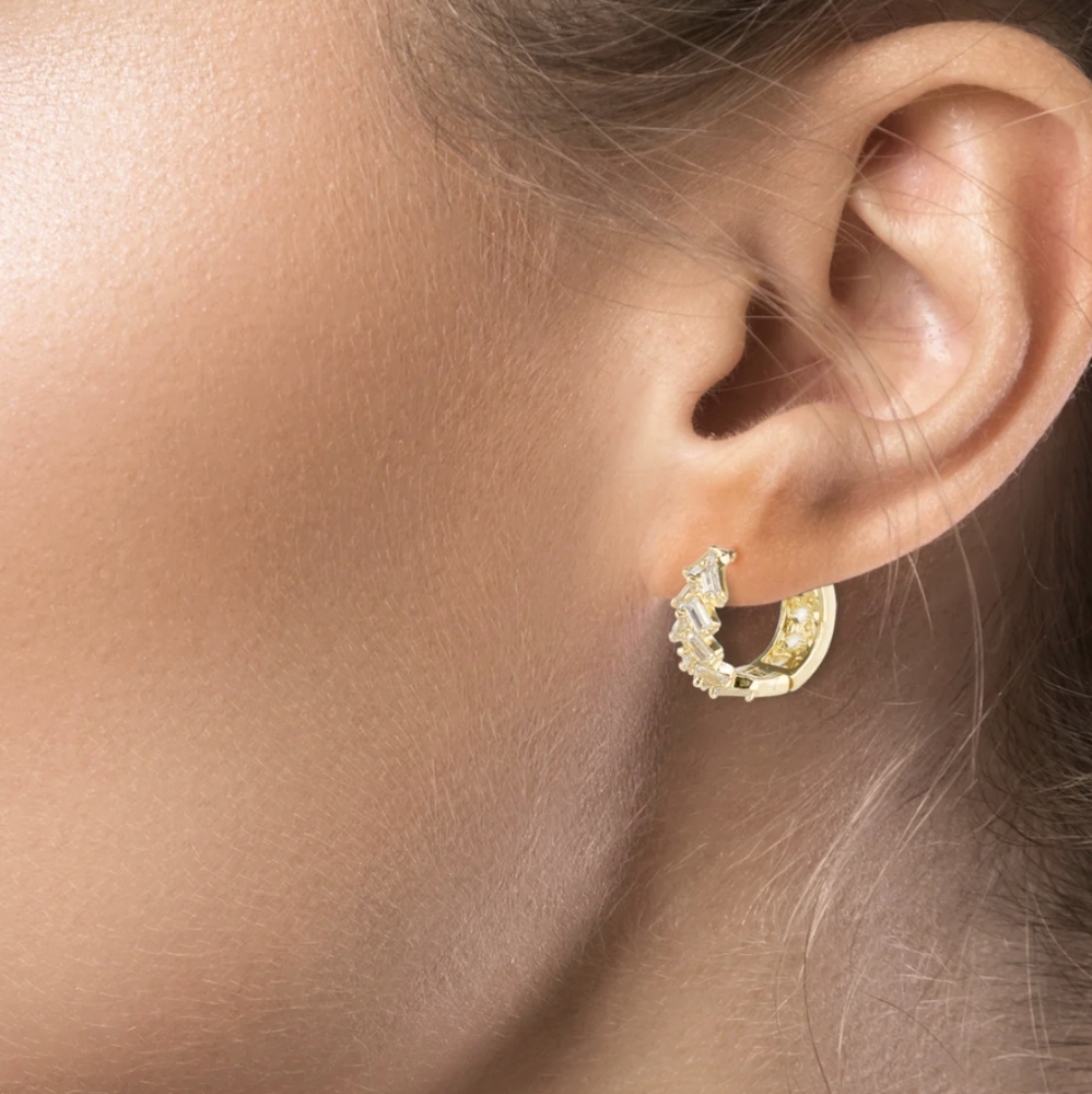 Baguette CZ Chevron Huggie Hoop‎ Earrings